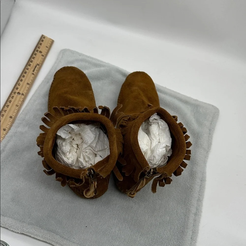 Vintage Moccasin Soft Bottom Ankle Suede Bootie’s With Fringe & Back Zip Closure - Picture 6 of 7